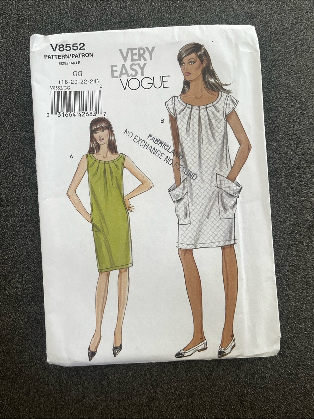 Vogue Very Easy V8552 Sleeveless & Short-Sleeve Shift Dress in Green and White